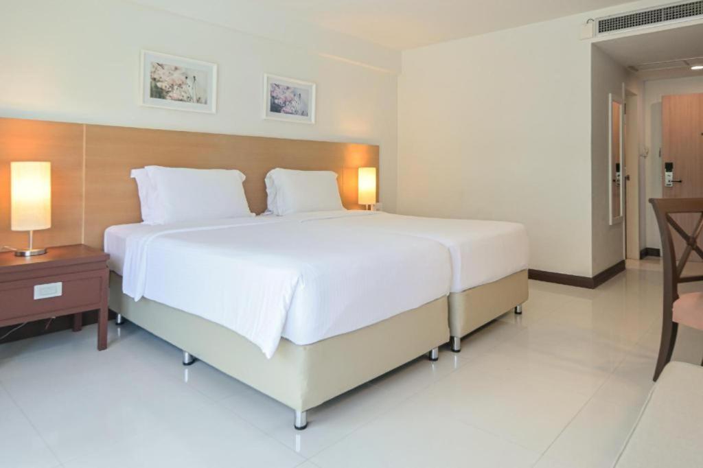 فندق Ramada By Wyndham Phuket Southsea Karon المظهر الخارجي الصورة
