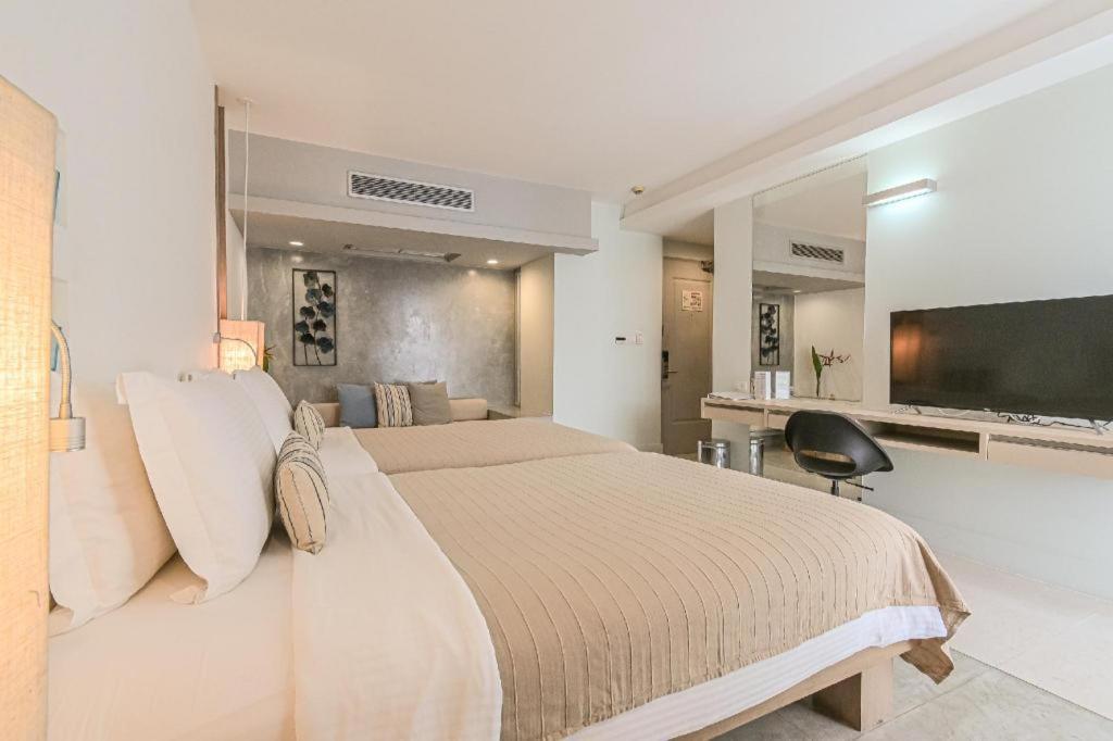 فندق Ramada By Wyndham Phuket Southsea Karon المظهر الخارجي الصورة