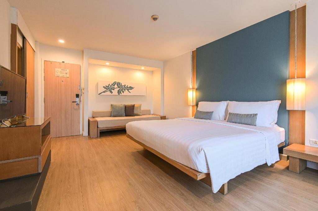 فندق Ramada By Wyndham Phuket Southsea Karon المظهر الخارجي الصورة